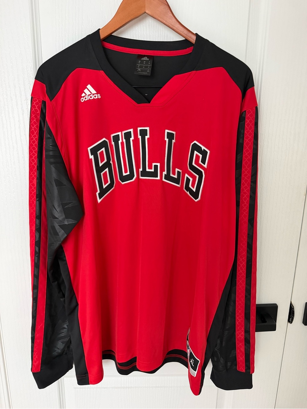 adidas Chicago Bulls men’s shooting shirt